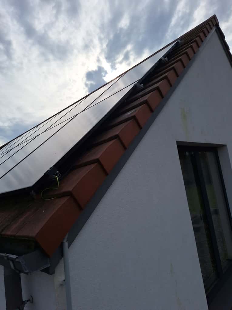 Installation photovoltaïque résidentielle sur toiture inclinée