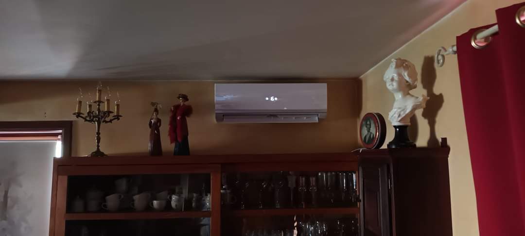 Climatisation intérieure intégrée dans un salon